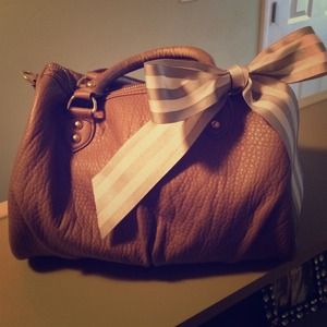 Gray Steve Madden Duffle!