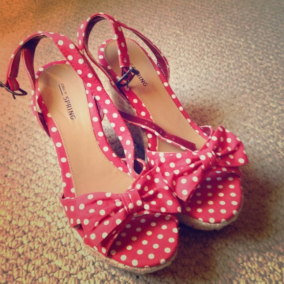 Red and white polka dot wedges