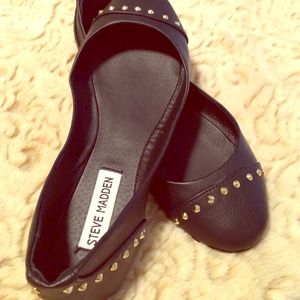 Steve Madden Black Leather Studded Flats!