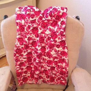 Size Large Forever 21 dress. Perfect for V day!