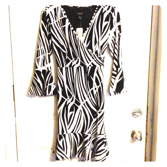 Sold!⏰Sexy fun black and white dress!