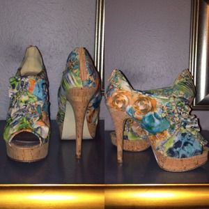 Open-Toe 5 Inch Cork Platform Floral Print Pumps