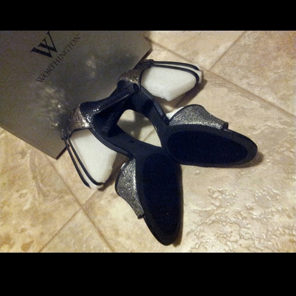 Shoes - Picture 3 of 4