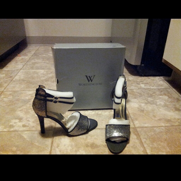 Shoes - Picture 4 of 4