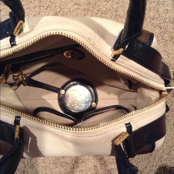 🚫SOLD🚫 Tory Burch Ally satchel - Picture 3 of 3