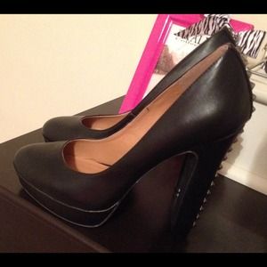 NEW!!!! Black Studded Pumps