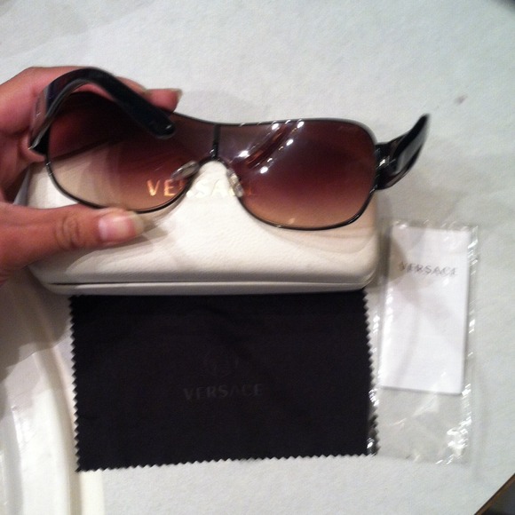 Versace shades - Picture 4 of 4