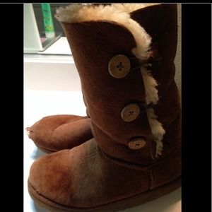 Baily button uggs worn