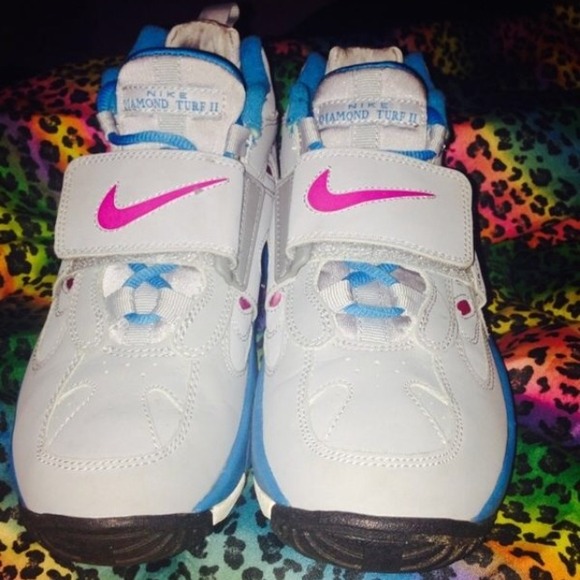 Nike Shoes - size 5.5 nike air diamond turf 2