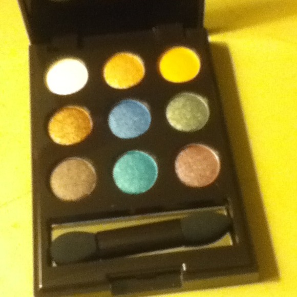 Traded to Moesha!!! On the dot compact