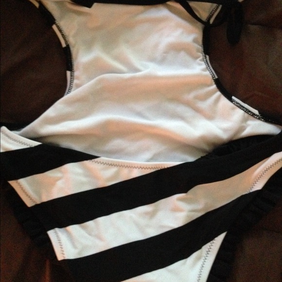 Bathing suit sexy sexy sexy. SOLD 🤝🤝👏🏽👍🏽 - Picture 2 of 2