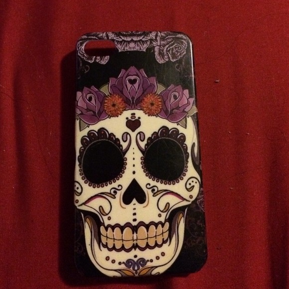 Skull iPhone 4 cover