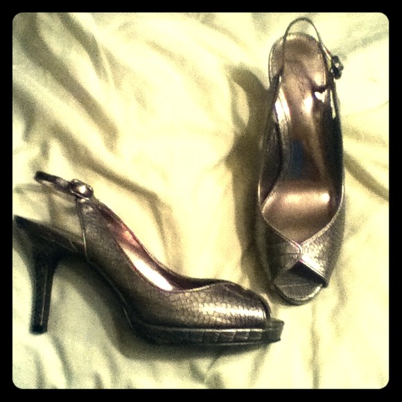 Peep toe metallic snakeskin heels!