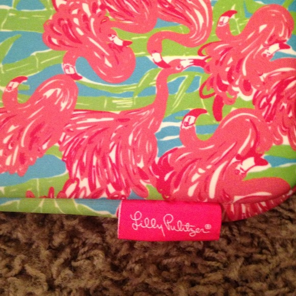 Sold to 🎉🎉lynn_11🎉🎉Lilly Pulitzer iPad cover