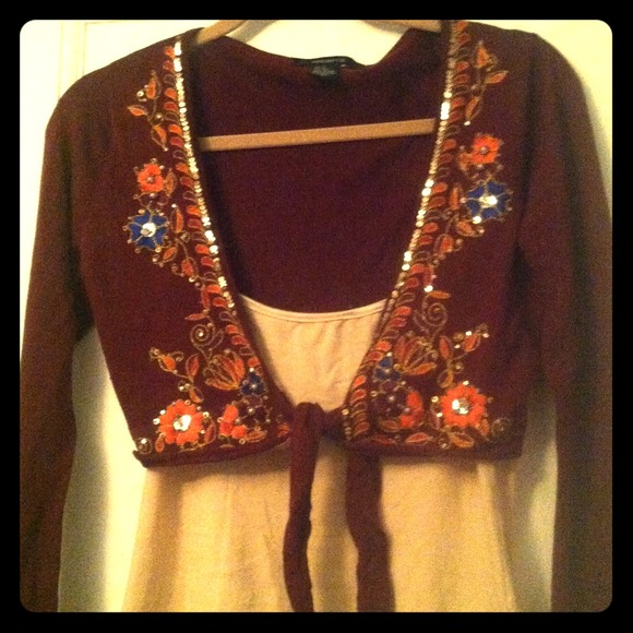 ❤️NWOT--Beautiful crop cardigan❤️ - Picture 1 of 2