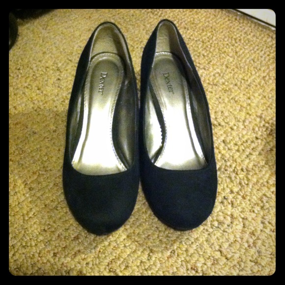 Black wedge heels