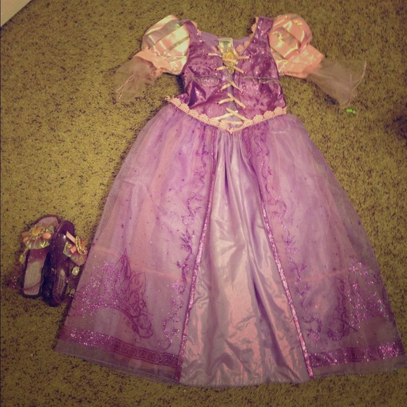 ❌Sold❌Adorable girls disney store Rapunzel