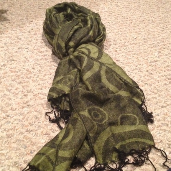 Bundled Olive and white swirl scarf/pashmina.