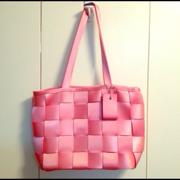 🚚Moving Sale!🚚 Pink Seatbelt Bag.