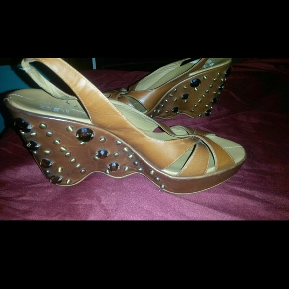 Shoes - Picture 2 of 3