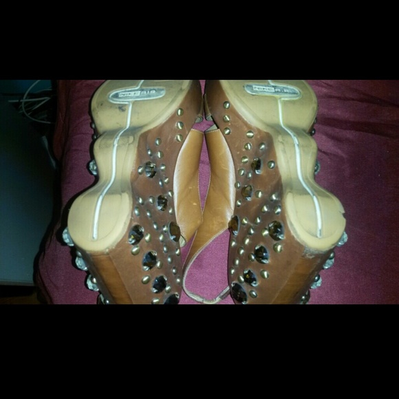 Shoes - Picture 3 of 3