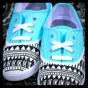 TRIBAIL HAND PAINTED SHOES