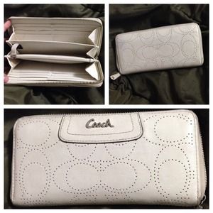 coach off-white/creme continental wallet.