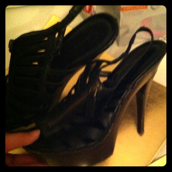Jessica Simpson Gobow heels