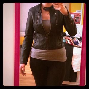 ❌SOLD❌ Black leather jacket