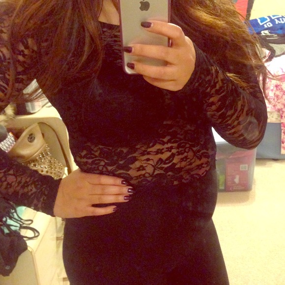 ⛔️bundled⛔️Lace crop top