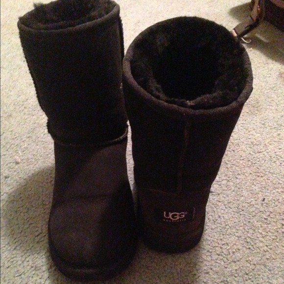 Classic short black uggs