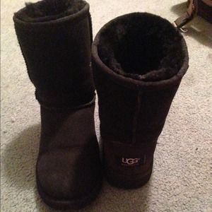 Classic short black uggs