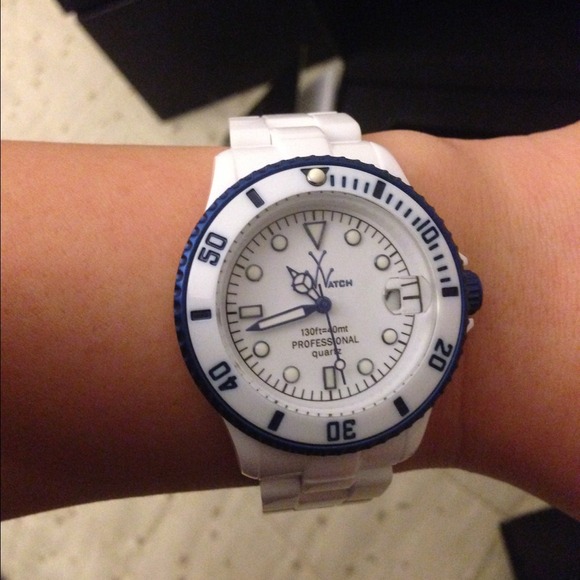 Toy Watch for Women - Picture 3 of 3