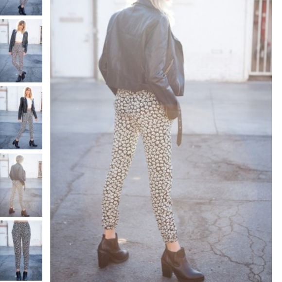 🌸SOLD🌸Floral sussanah/ Harlem pants - Picture 2 of 4