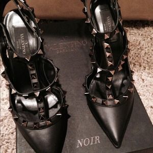 Valentino Rockstud Strappy Heel. Size 36 Black