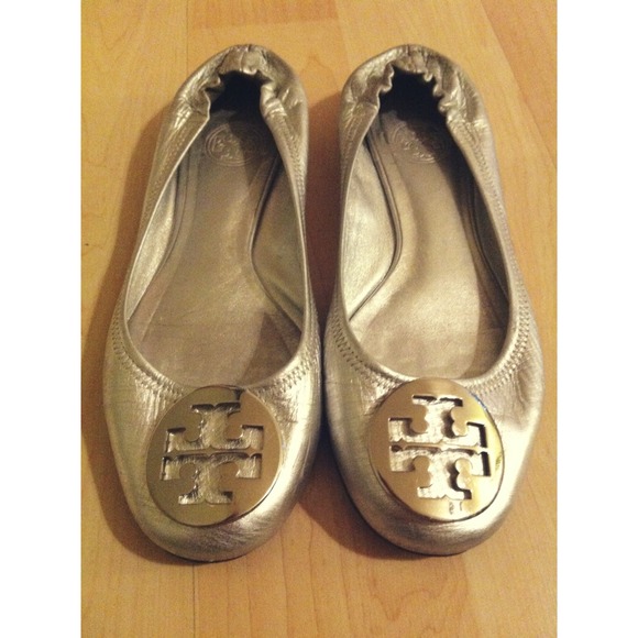 SOLD!💎NEW Tory Burch Reva flats in silver - Picture 3 of 3