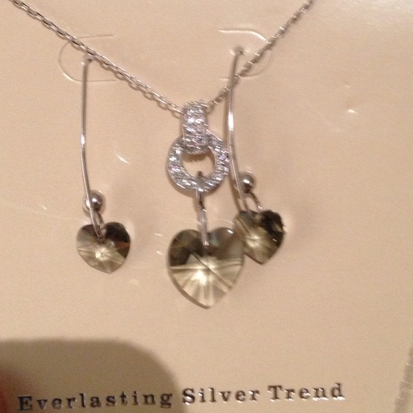 Earring and necklace set