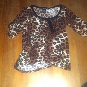 Cheetah print 3/4 sleeved shirt.