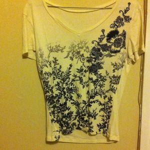 Tee shirt covered in flowers