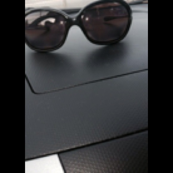 Brand new authentic Oakley's for women. Polarized.