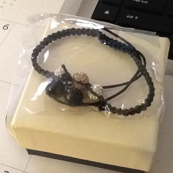 Adjustable bracelet with Austrian crystals