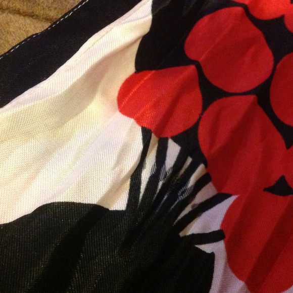 H & M Scarf - Picture 3 of 3