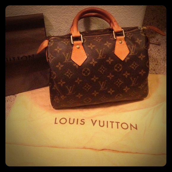 Louis Vuitton Handbags - Authentic LV Speedy 25!