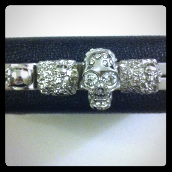 Black Skull Knuckle Clutch NWT!