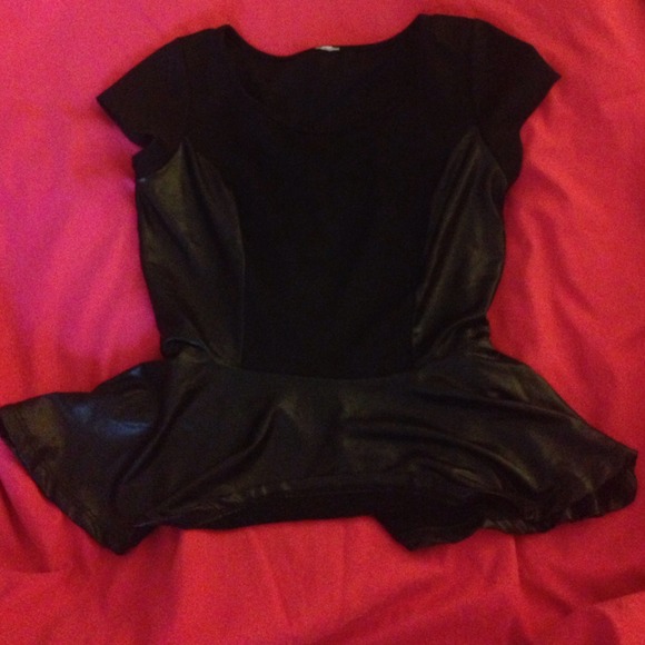 Top and skirt! - Picture 3 of 4