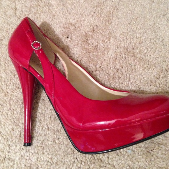Red patent leather pumps