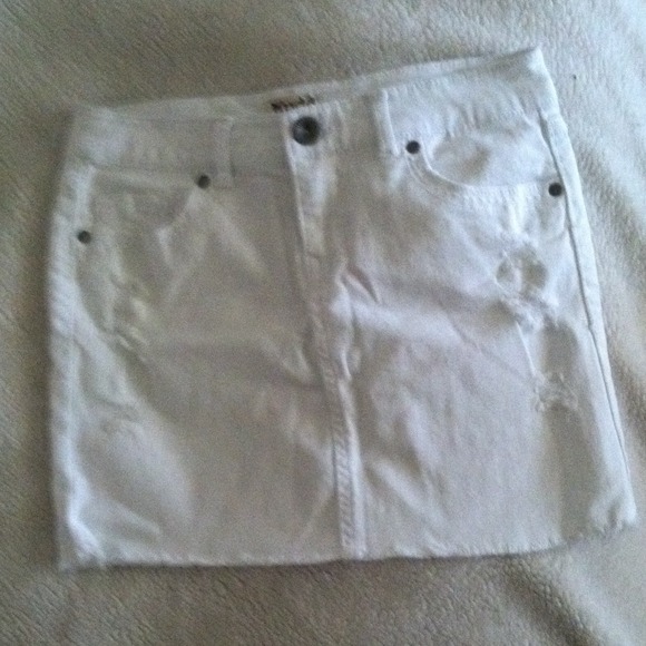 White denim skirt