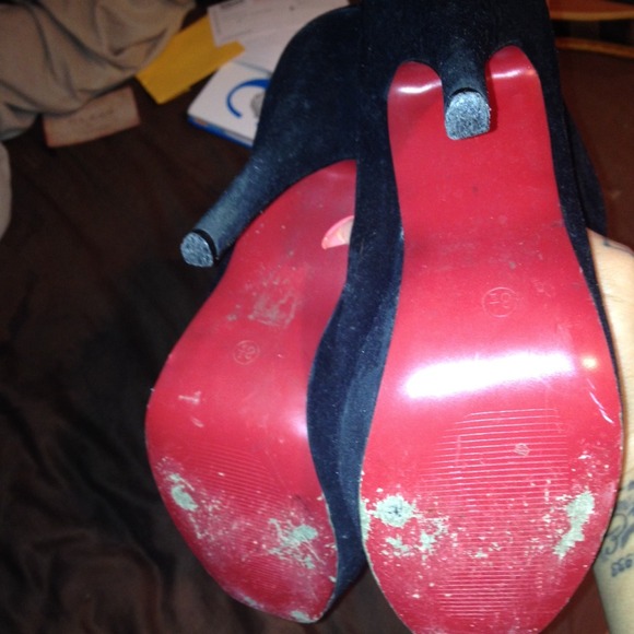 Thigh high suede boots - Picture 3 of 3