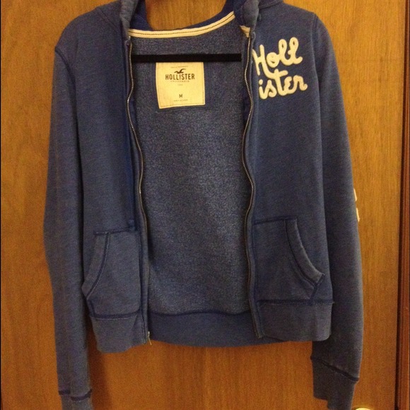 Hollister zip-up! 👌