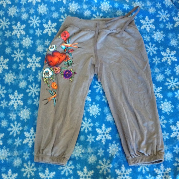 🌹🌹reserved🌹🌹Grey Capri pants